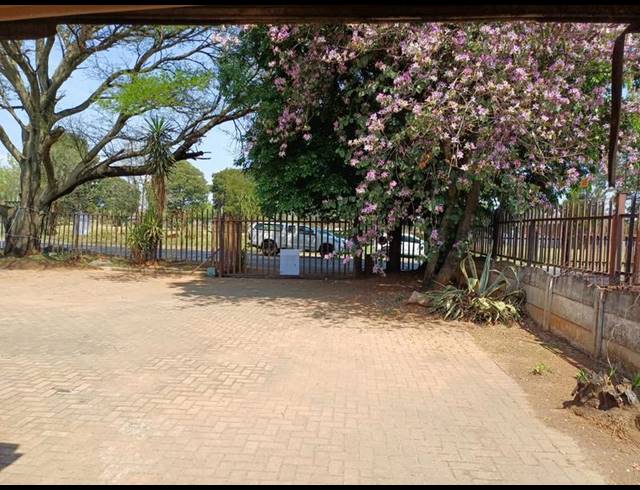5 BEDROOM HOUSE FOR SALE IN NIMRODPARK
